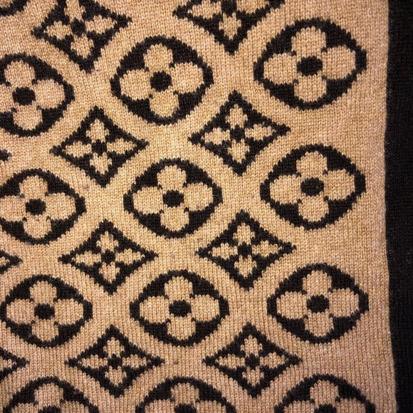 Louis Vuitton scarf and hat - Picture 6 of 8